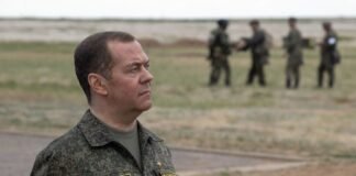 Медведев пригрозил Яндексу, потому что его ИИ не захотел отвечать о якобы нацизме в Украине