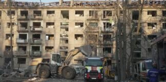 После суток поисков в Киеве завершили спасательную операцию: сколько жертв и раненых