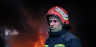 Россияне нанесли ракетный удар по Киеву: атакована жилая застройка