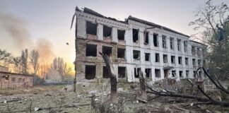 РФ сбросила ФАБы на многоэтажки в Константиновке: людей ищут под завалами