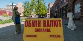 Сколько стоят доллар и евро: курсы обменников в начале недели