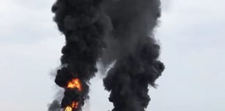 Российский Волгоград снова заволокло черным дымом из-за пожара на НПЗ (фото, видео)