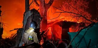 Пожары, дома в руинах, есть пострадавшие: фото с места удара по Николаеву