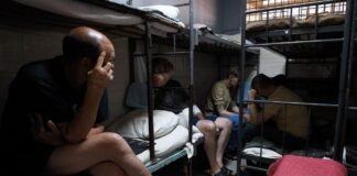 Снова в руках ВСУ: оккупанты, обмененные месяц назад, вернулись в плен (видео)