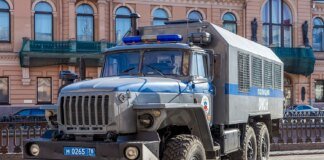 In Russia, police threaten men with criminal charges to sign military service contracts – "ATESH"