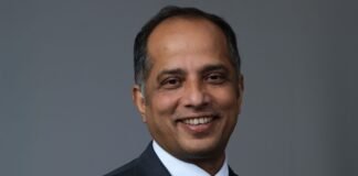 A finance veteran says junior bankers aren’t doomed — they’re actually supercharged by AI