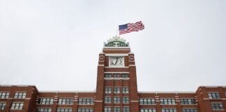 Starbucks to close 1% of North American stores, lay off 900 non-retail employees