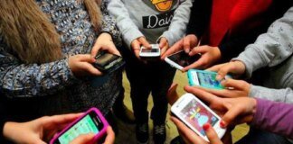 In Crimea, the occupiers check schoolchildren's phones for VPN and Ukrainian language