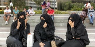 Portugal passes law banning face-covering clothing