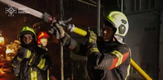 Fires in Kyiv's Desnianskyi and Darnytskyi districts completely extinguished after Russian strike – SES