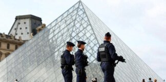 French Prosecutor's Office: Louvre was robbed not by mobsters, but by petty criminals from Paris suburbs
