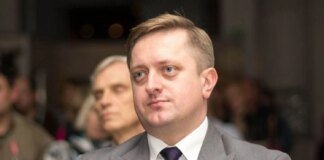 Ukrainian Ambassador reacts to removal of Ukrainian flag from Czech Parliament