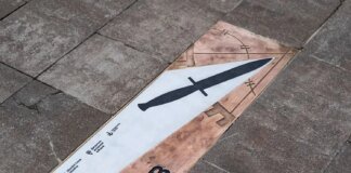 A memorial sign to the Air Assault Forces was unveiled in Kyiv