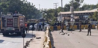 Suicide bomber in Pakistan detonates explosives near court, killing 12 people