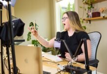 I’m a CEO who believes in menstrual leave for employees, polite bullying, and barre workouts. Here’s a day in my life.