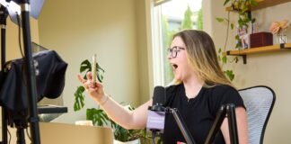 I’m a CEO who believes in menstrual leave for employees, polite bullying, and barre workouts. Here’s a day in my life.