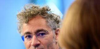 Alex Karp says the left’s ‘Mamdani wing’ and the ‘woke right’ are the biggest threats to Palantir