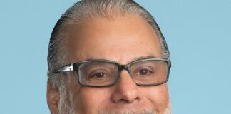 Jeff Bezos’ dad hired a CEO to run his fortune. Here’s why the superrich are poaching Wall Street bankers to manage theirs.