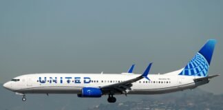 Passengers sued United over its windowless window seats. Now the airline wants the suit thrown out.