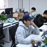 AI may lift wages — then crush them, professors say