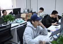 AI may lift wages — then crush them, professors say