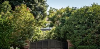 Mark Zuckerberg Opened an Illegal School at His Palo Alto Compound. His Neighbors Revolted