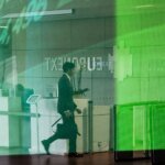 75% of global wealth is in the hands of the richest 10%: a new report shows education spending and how earnings are distributed