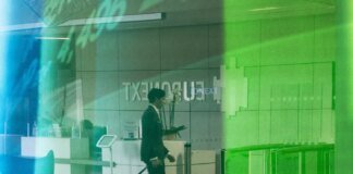 75% of global wealth is in the hands of the richest 10%: a new report shows education spending and how earnings are distributed