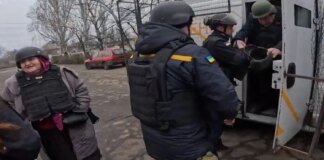 "Take care of yourselves": rescuers evacuated two more residents from Druzhkivka, Donetsk region