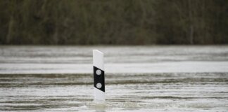 Severe weather hits Washington state: dam breach prompts evacuation order