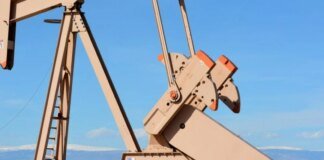 Oil prices rose slightly as the market assessed supply risks