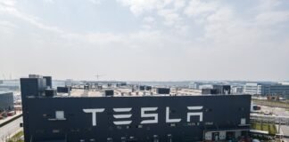 Tesla scored a win in China just as its biggest rival stumbled