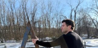 I’m a CEO who takes a 3-day silent retreat every year. I book an Airbnb, cover the clocks, and let my mind wander — it’s changed my life.