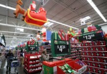 Walmart just extended its Christmas Eve delivery hours