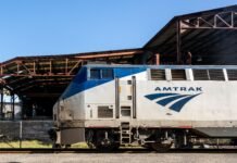 Amtrak’s unionized workers are getting $900 holiday bonuses after their managers gave up half of theirs