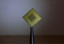 Global memory chip shortage to drive up tech prices in 2026