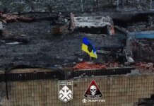 Fighters of "Khartia" raised the Ukrainian flag over the city hall building in the center of Kupyansk