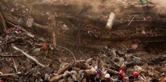 Massive fire at Karachi shopping mall: dozens missing and 21 dead