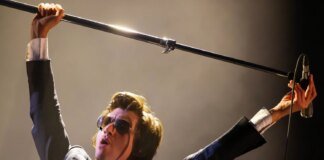 "Arctic Monkeys" return with first release in four years to support children affected by wars