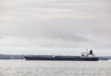 Russian oil stuck on tankers at sea due to India's import cuts