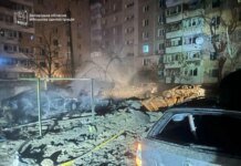 Russians struck a multi-story building's courtyard in Zaporizhzhia: over 100 apartments and 20 cars damaged