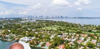 An empty lot next to Jeff Bezos sold for $105 million