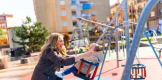 When my friends moved to the suburbs, I decided to raise my kids in Chicago. Being an urban mom was the best choice.