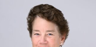 I was a pro tennis player who pivoted to tech in my 30s and rose to the C-suite. Here’s my advice for anyone wanting to switch careers.