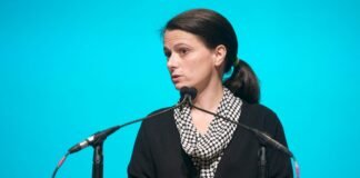 Microsoft CFO’s memo to staff calls out AI deals, coding, and chips