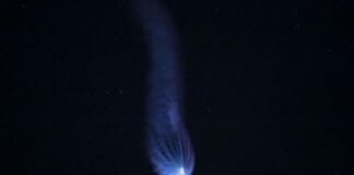 SpaceX files FCC plans for a million satellite data center network