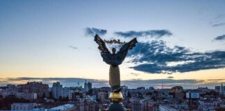 Explosions heard in Kyiv amid ballistic missile threat