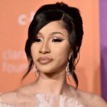 Cardi B announced from the stage that she is no longer in a relationship with the father of her child