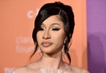 Cardi B announced from the stage that she is no longer in a relationship with the father of her child
