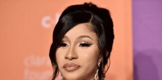 Cardi B announced from the stage that she is no longer in a relationship with the father of her child